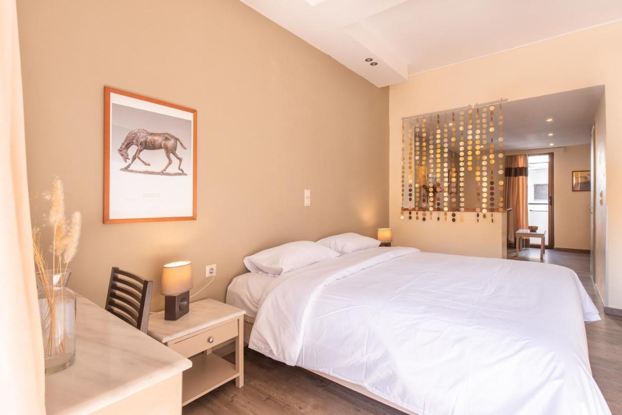 Yria Hotel
