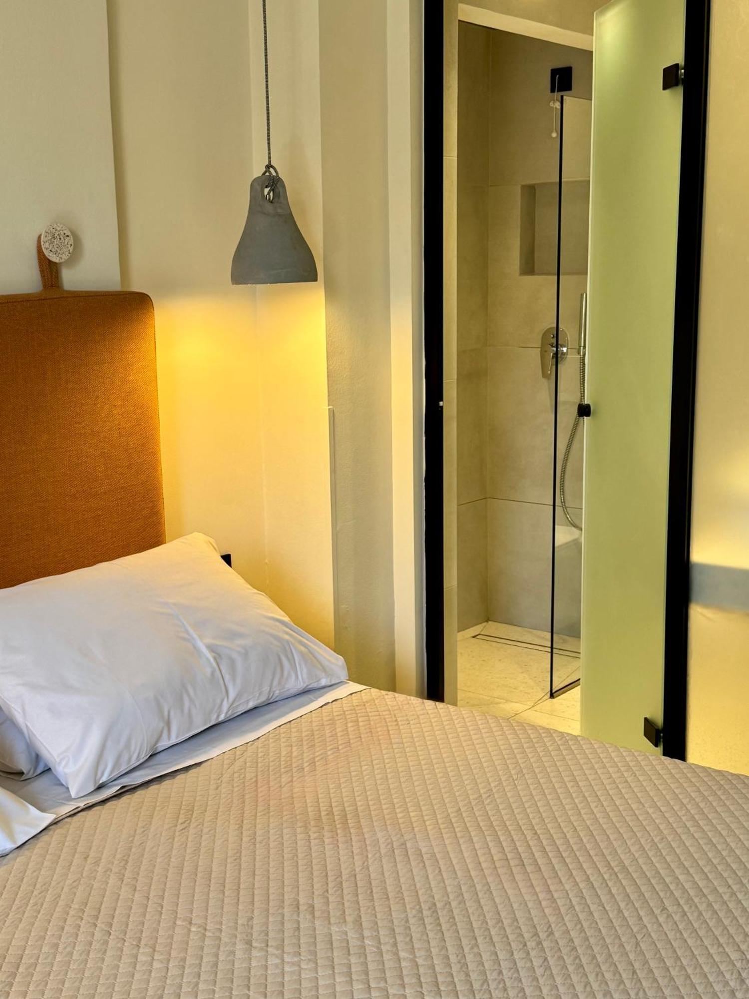 Yria Hotel