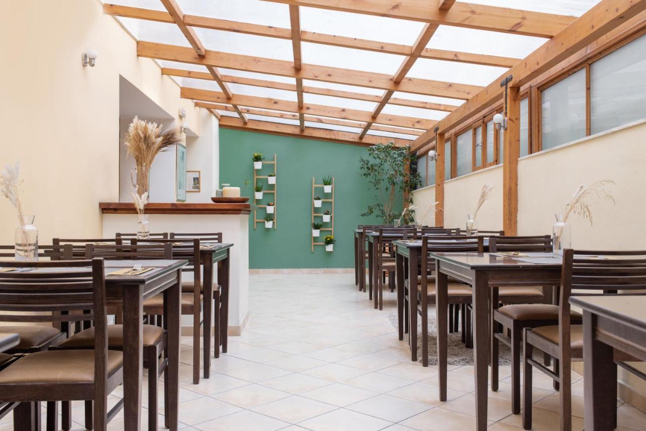 Hotel Yria