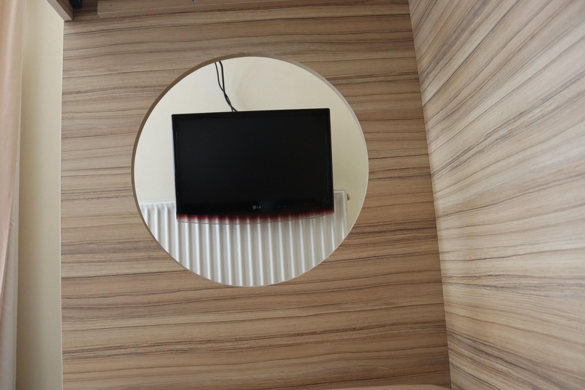 Yria Hotel