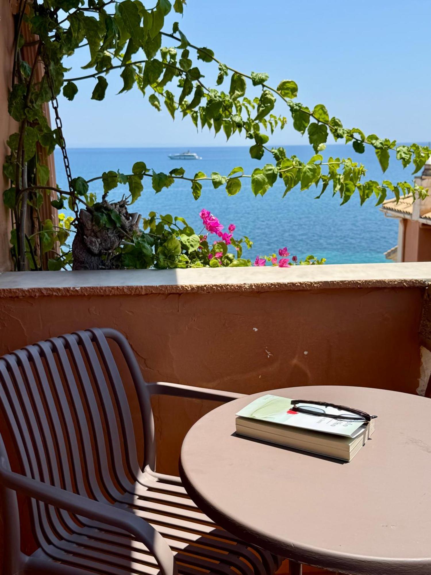 Hotel Yria