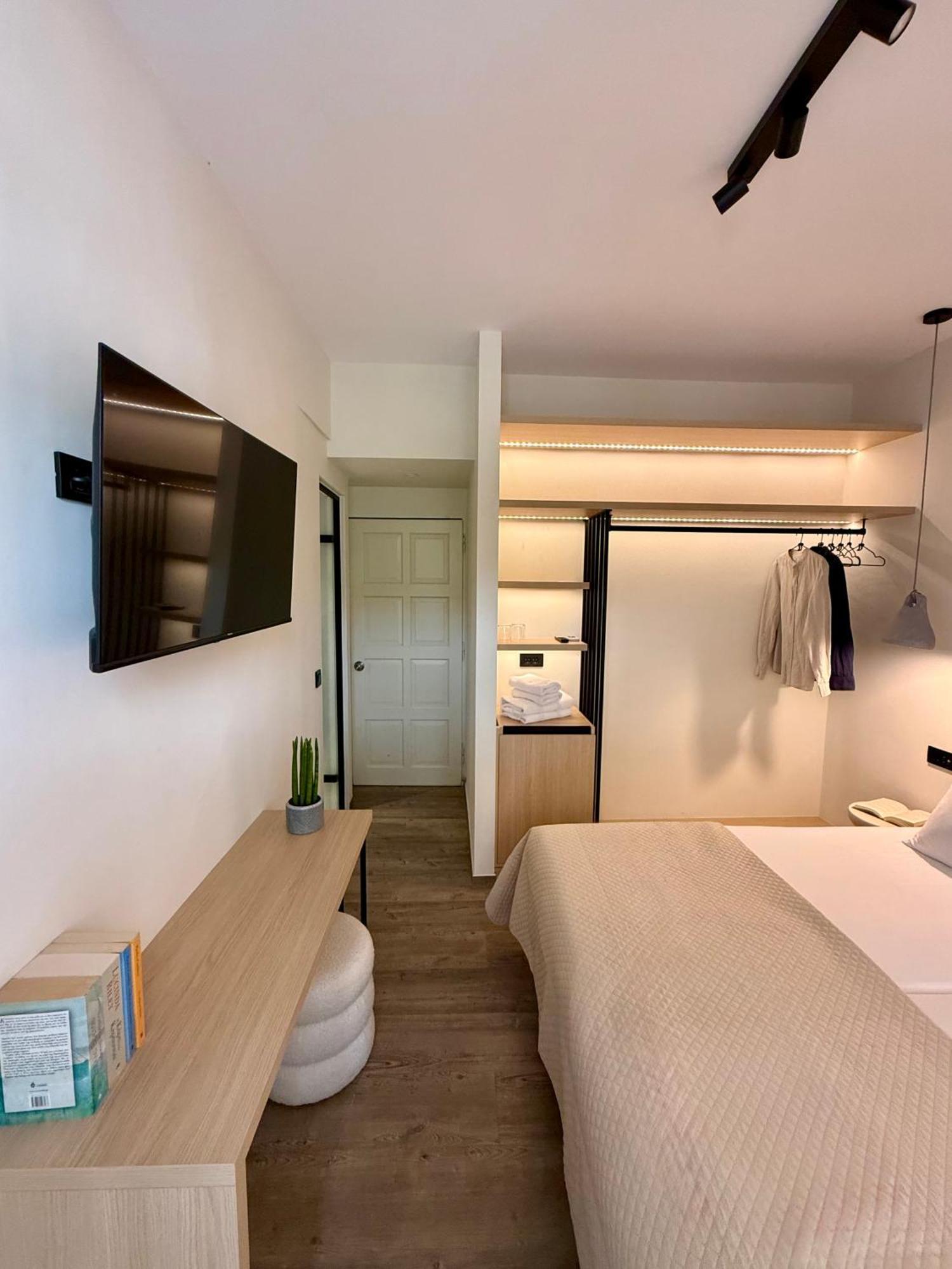 Yria Hotel